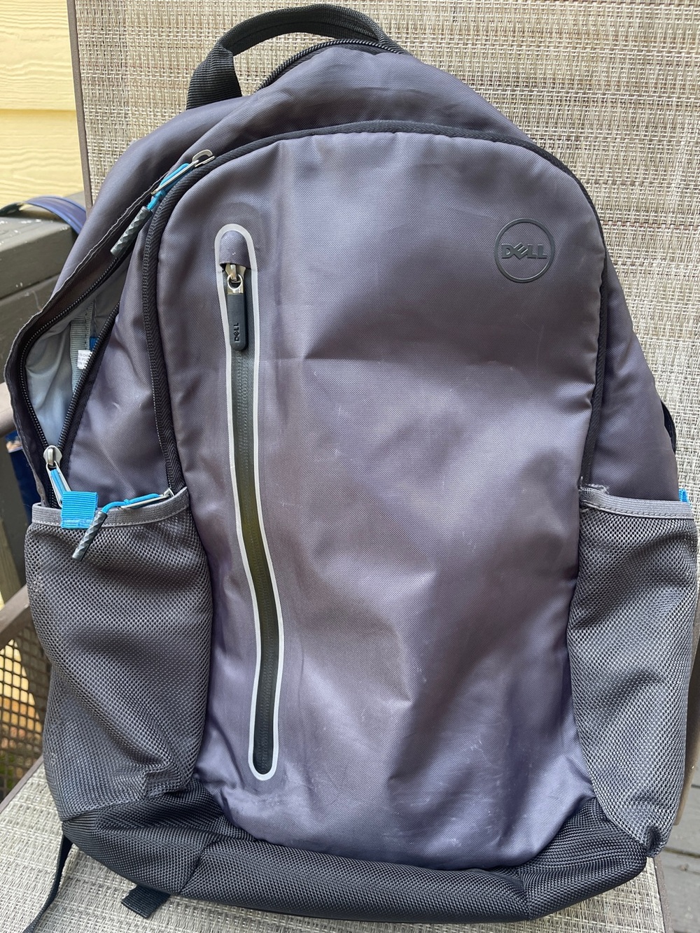 Dell Urban 15.6 in Backpack Adjustable Shoulder Strap Air Mesh Padded Gray 97X44